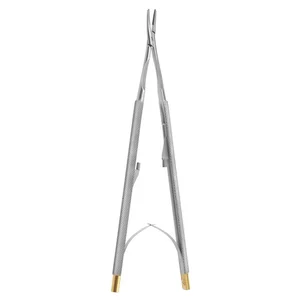 Porta-agulhas Barraquer 5 1/4" delicado curvo cônico 9.0mm TC mandíbulas jateadas cabo redondo com trava universal titânio